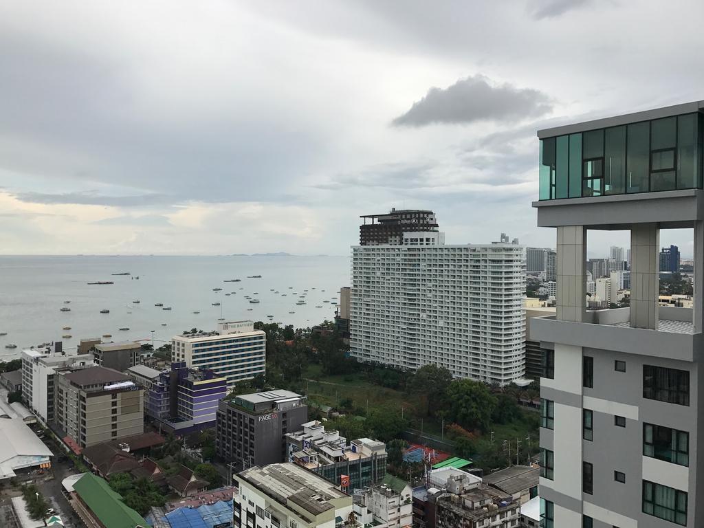 Apartamento The Base Highfl Seaview Pattaya Exterior foto
