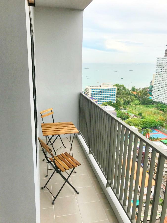 Apartamento The Base Highfl Seaview Pattaya Exterior foto