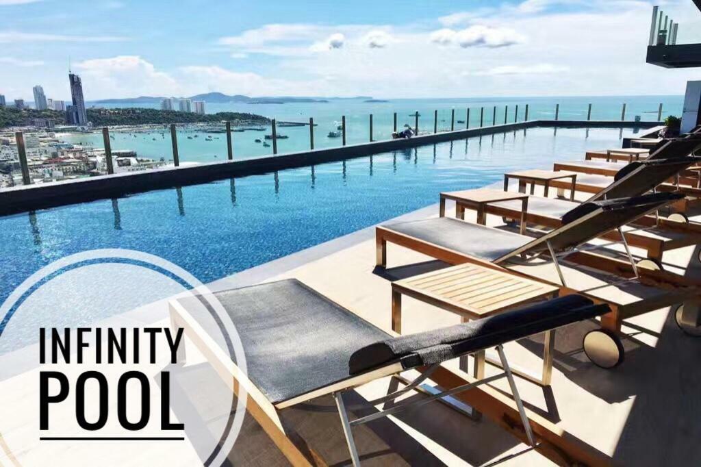 Apartamento The Base Highfl Seaview Pattaya Exterior foto